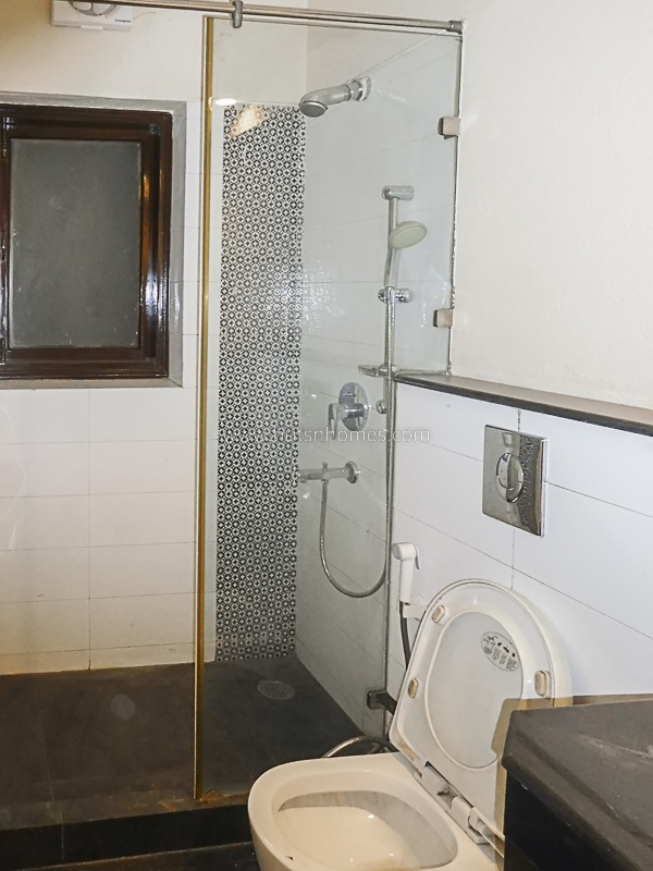 4 BHK House For Rent in West End Colony