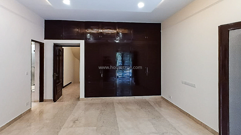 5 BHK House For Rent in West End Colony