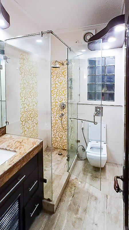 5 BHK House For Rent in West End Colony