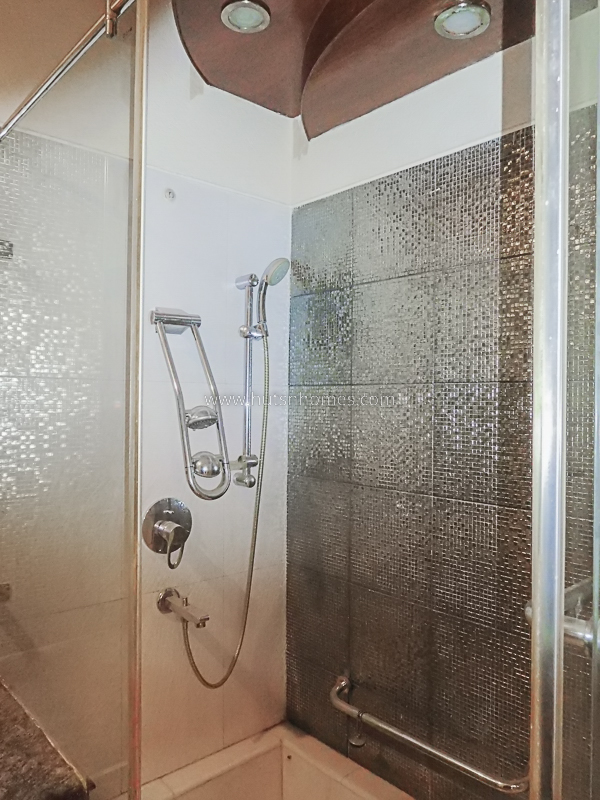 4 BHK House For Rent in West End Colony