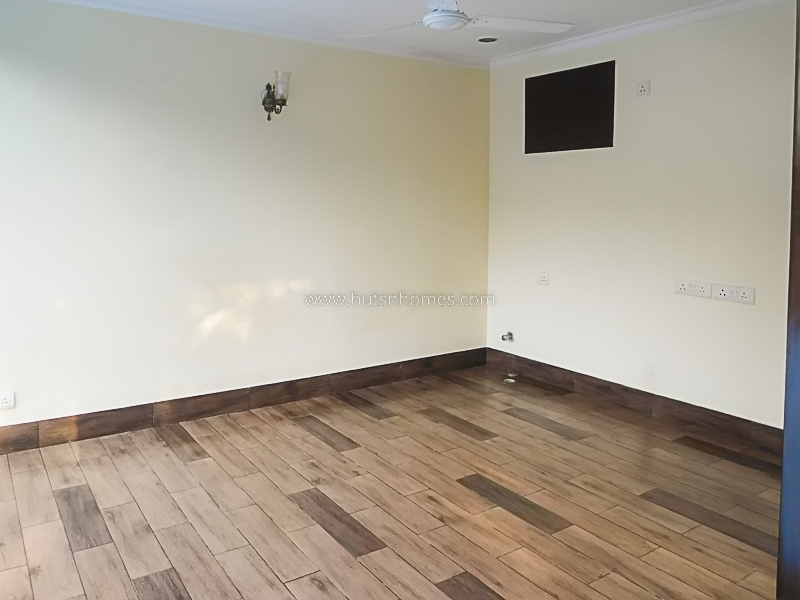 4 BHK House For Rent in West End Colony