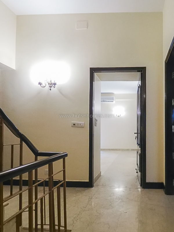 4 BHK House For Rent in West End Colony