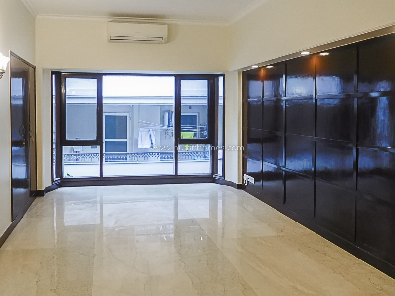 4 BHK House For Rent in West End Colony