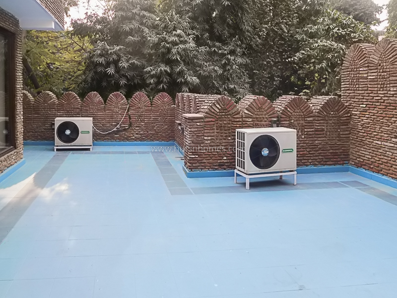 4 BHK House For Rent in West End Colony