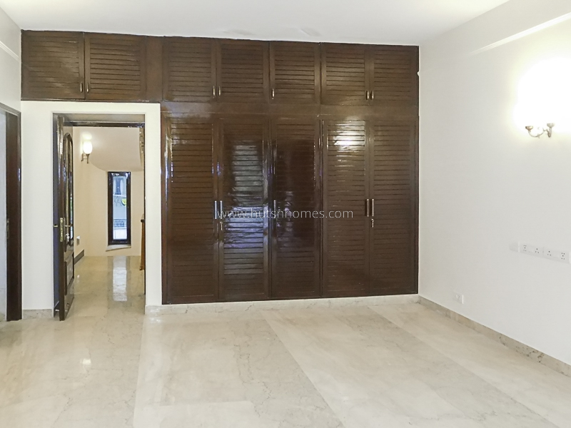 4 BHK House For Rent in West End Colony