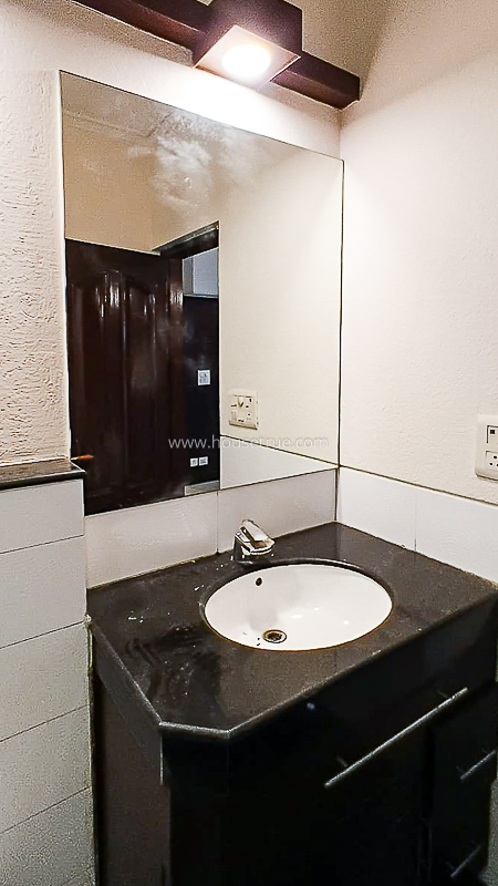 5 BHK House For Rent in West End Colony