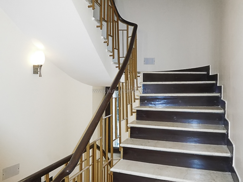 4 BHK House For Rent in West End Colony