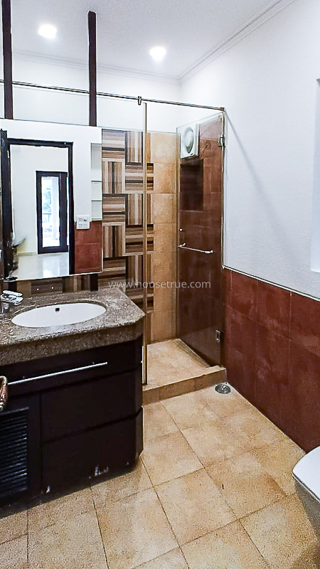 5 BHK House For Rent in West End Colony