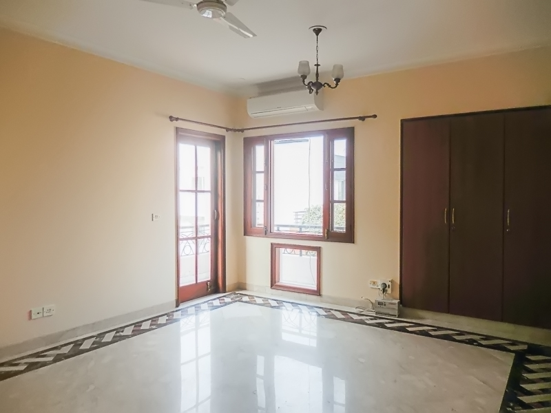 5 BHK Flat For Rent in Vasant Vihar