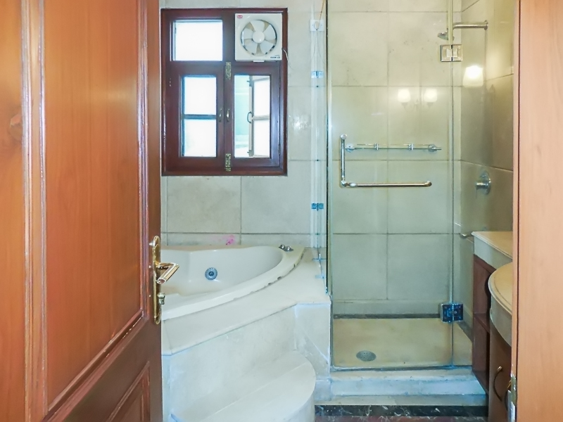 5 BHK Flat For Rent in Vasant Vihar