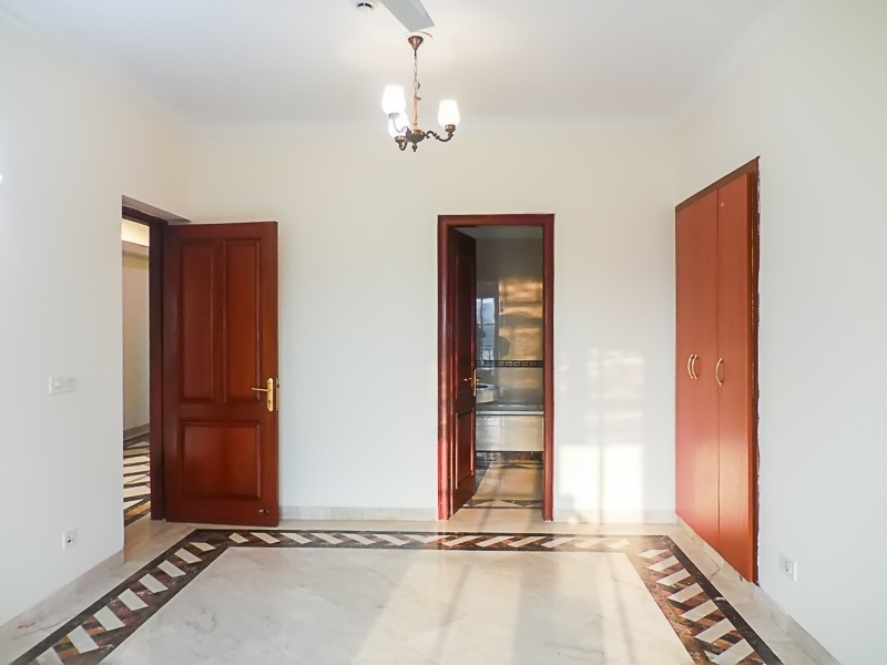 5 BHK Flat For Rent in Vasant Vihar