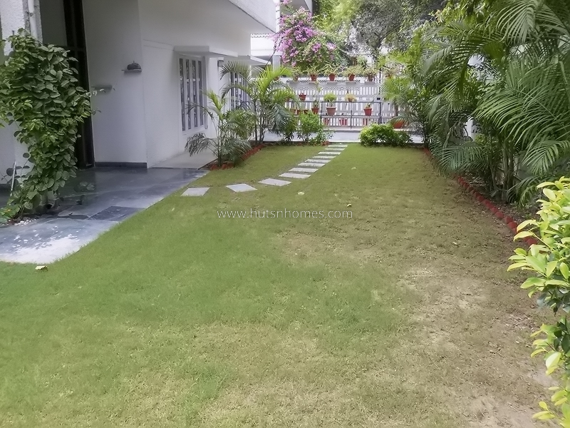 3 BHK Flat For Rent in West End Colony