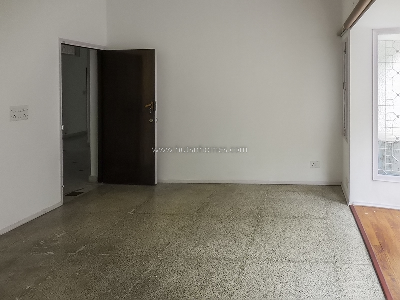 3 BHK Flat For Rent in West End Colony