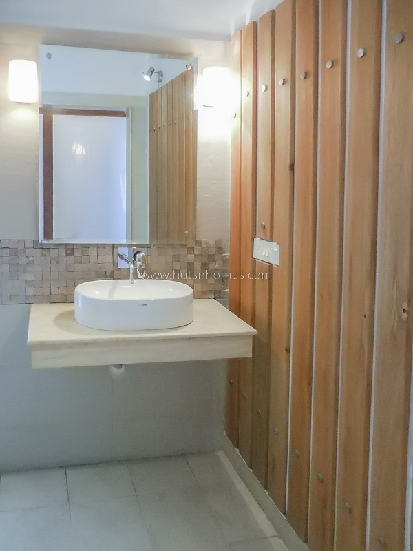 3 BHK Flat For Rent in West End Colony