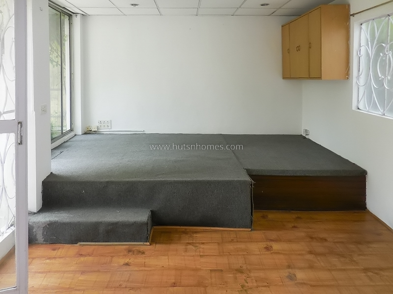 3 BHK Flat For Rent in West End Colony