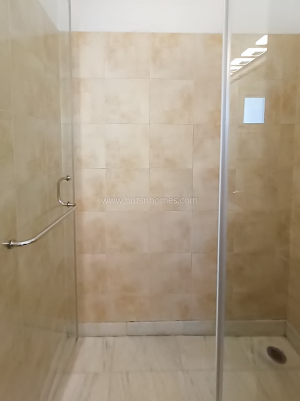 3 BHK Flat For Rent in Defence Colony