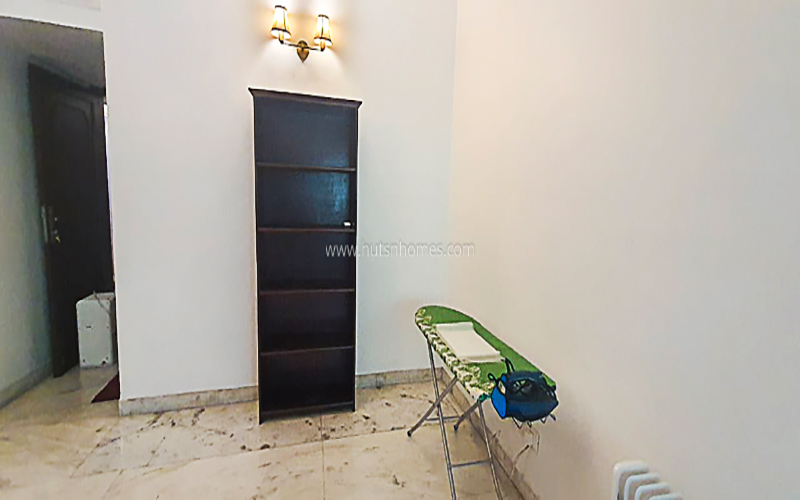 3 BHK Flat For Rent in Defence Colony