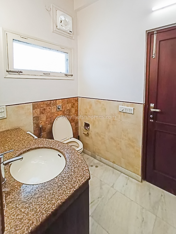 3 BHK Flat For Rent in Defence Colony