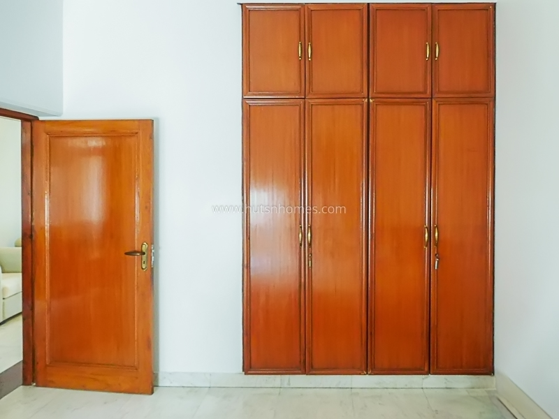 3 BHK Flat For Rent in Nizamuddin East