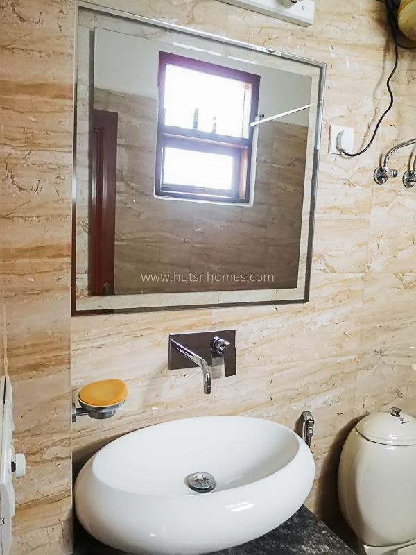 3 BHK Flat For Rent in Nizamuddin East