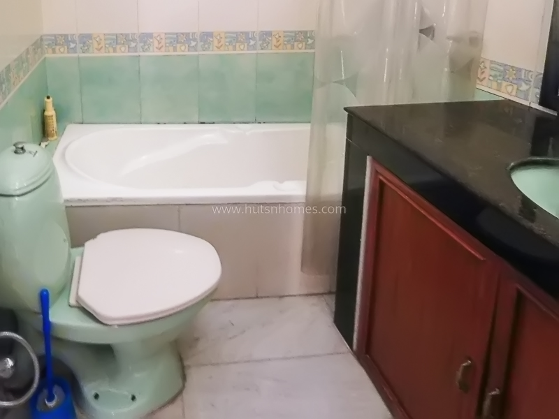 3 BHK Flat For Rent in Nizamuddin East