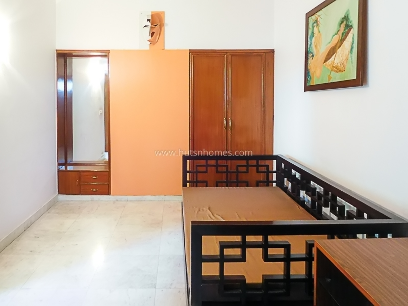 3 BHK Flat For Rent in Nizamuddin East