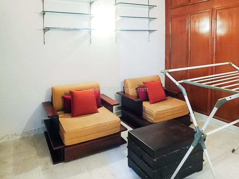 3 BHK Flat For Rent in Nizamuddin East