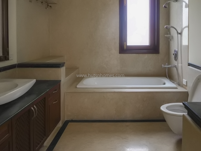 6 BHK Farm House For Sale in Westend Greens
