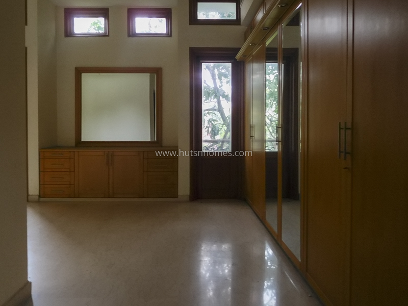 6 BHK Farm House For Sale in Westend Greens
