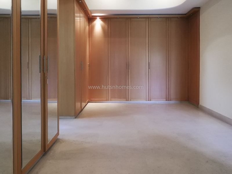 6 BHK Farm House For Sale in Westend Greens