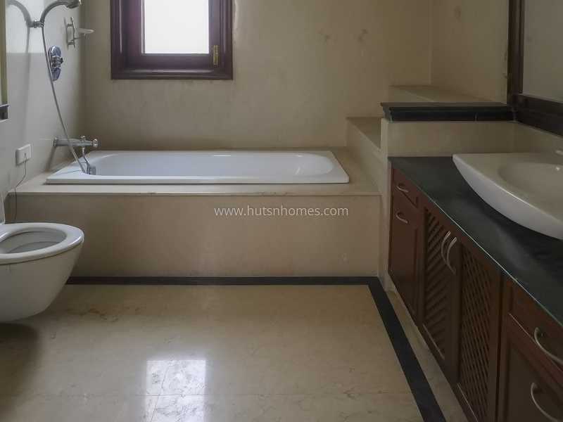 6 BHK Farm House For Sale in Westend Greens