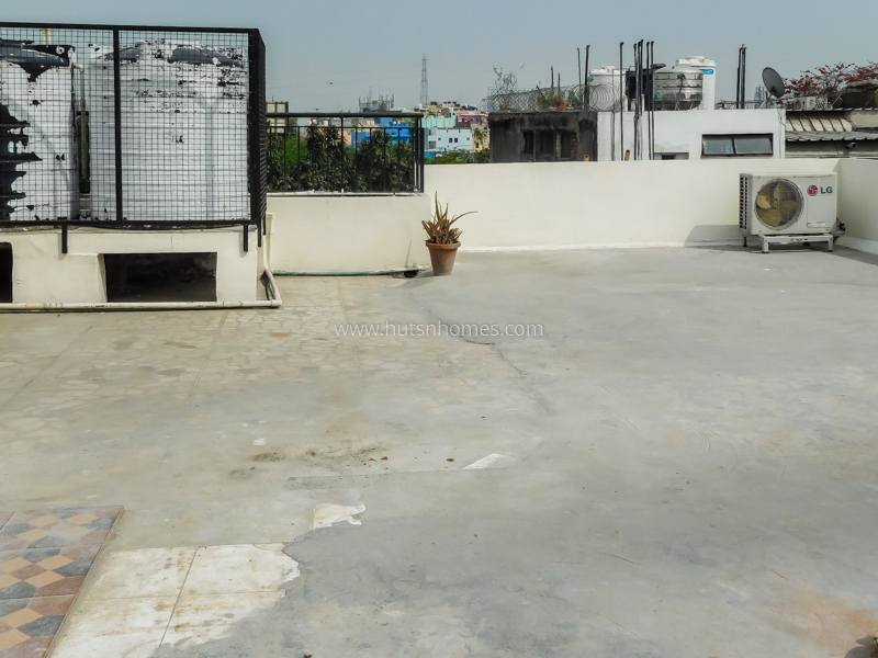 2 BHK Flat For Rent in Nizamuddin East
