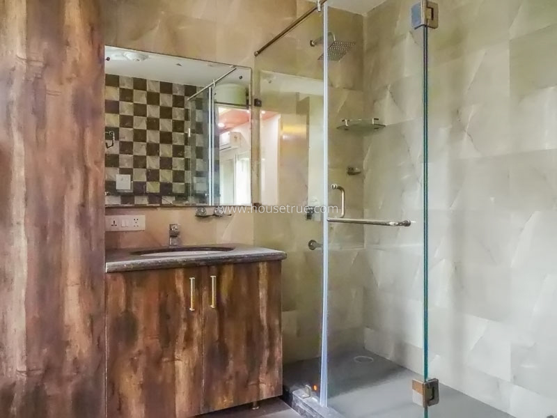 4 BHK Flat For Rent in Soami Nagar