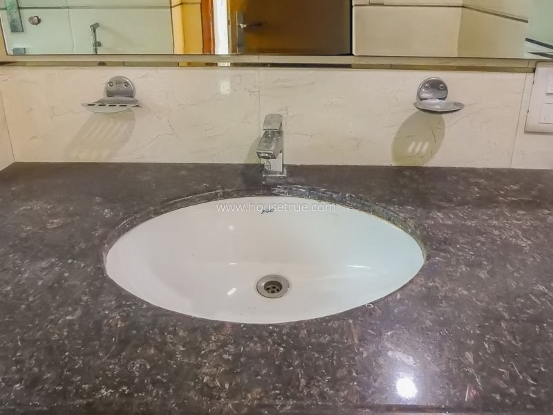4 BHK Flat For Rent in Soami Nagar