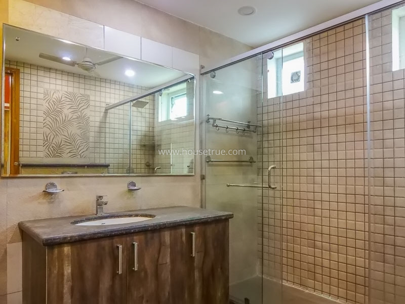 4 BHK Flat For Rent in Soami Nagar