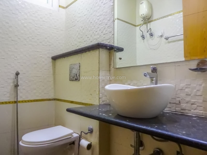 4 BHK Flat For Rent in Soami Nagar