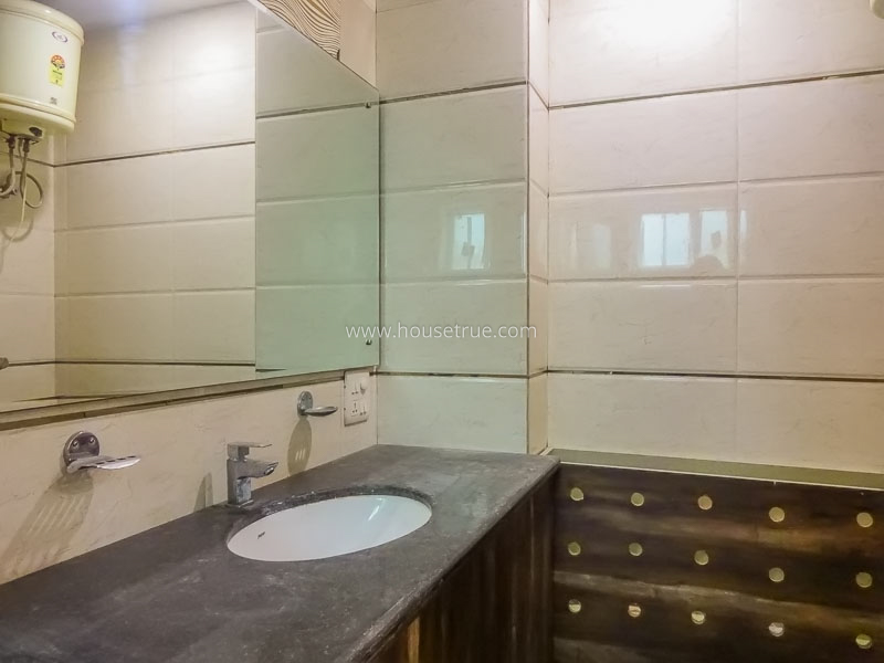 4 BHK Flat For Rent in Soami Nagar
