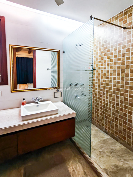 3 BHK Flat For Rent in Defence Colony