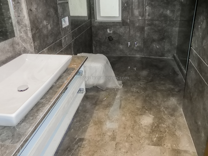 3 BHK Flat For Rent in Defence Colony