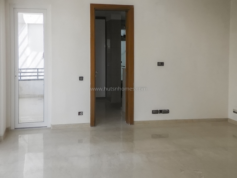 3 BHK Flat For Rent in Defence Colony