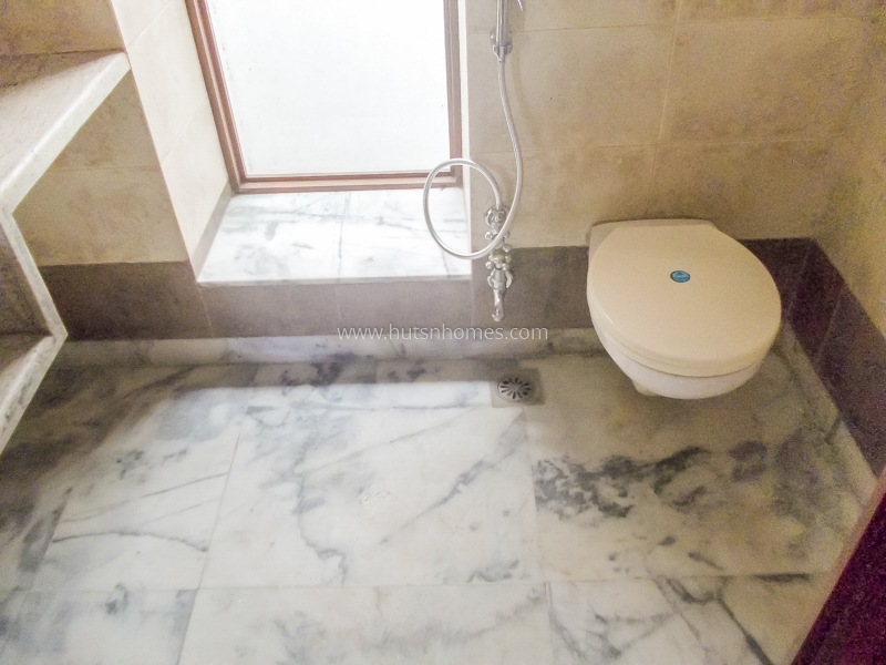 4 BHK Flat For Rent in Chanakyapuri