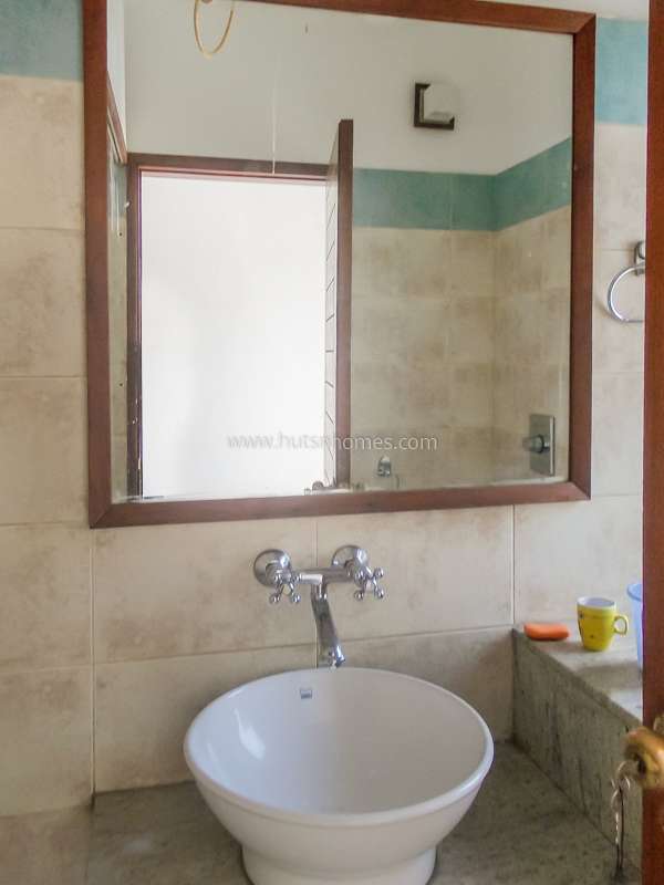 4 BHK Flat For Rent in Chanakyapuri