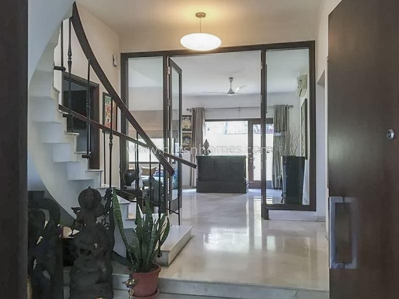 5 BHK Duplex For Rent in New Friends Colony