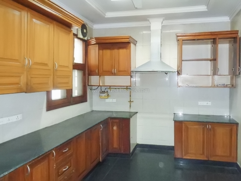 4 BHK Flat For Rent in Vasant Vihar