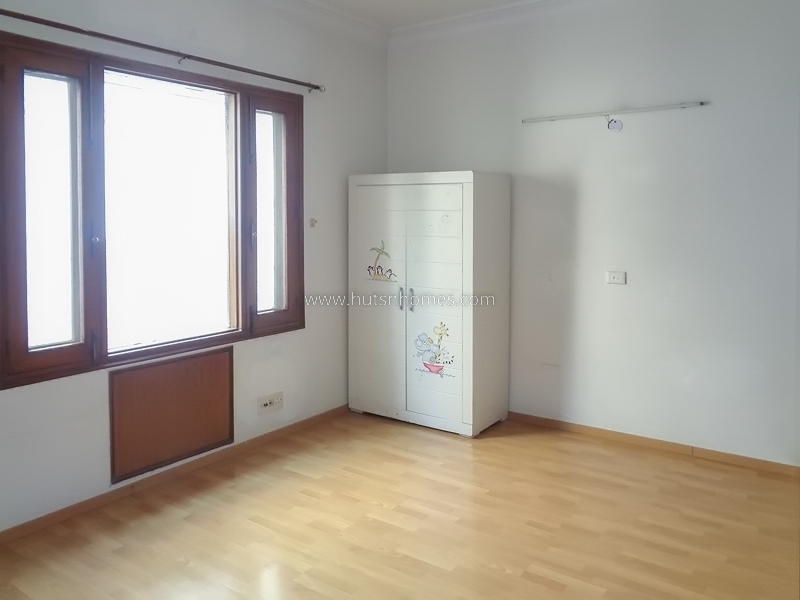 4 BHK Flat For Rent in Vasant Vihar