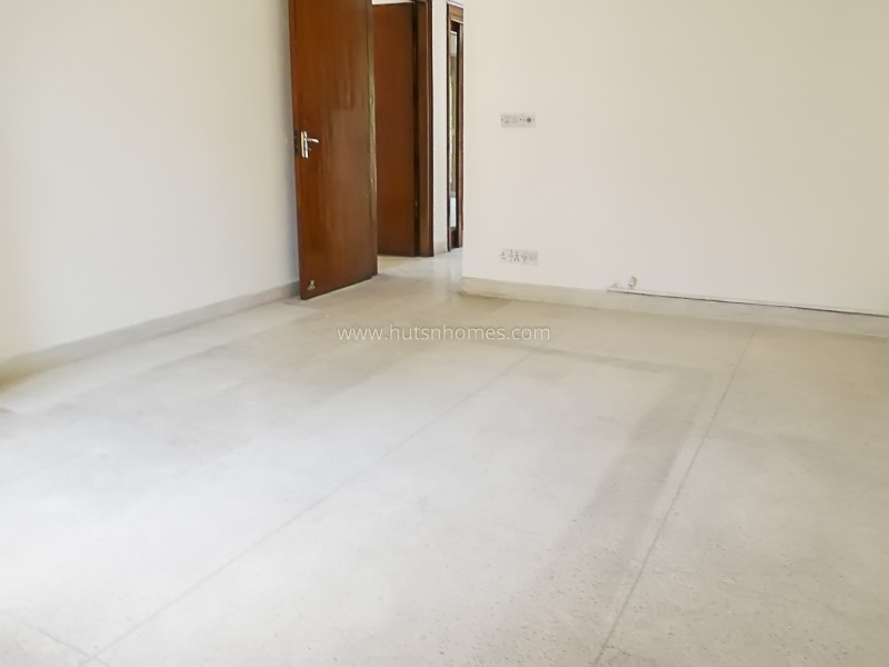 3 BHK Flat For Rent in Defence Colony