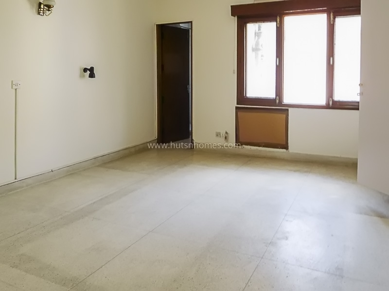 3 BHK Flat For Rent in Defence Colony