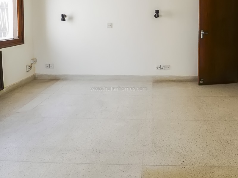 3 BHK Flat For Rent in Defence Colony