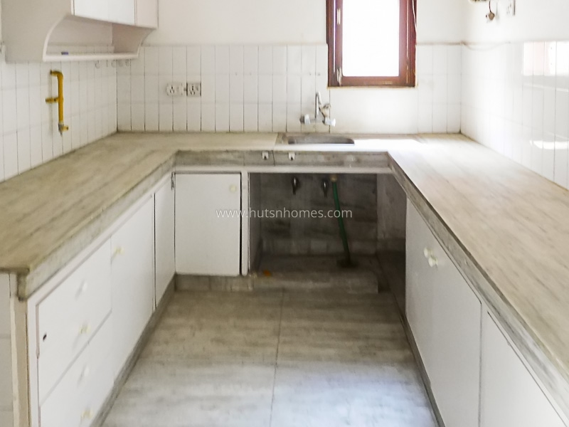 3 BHK Flat For Rent in Defence Colony