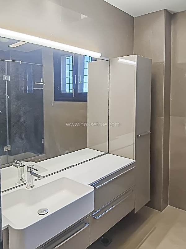 4 BHK Builder Floor For Rent in West End Colony